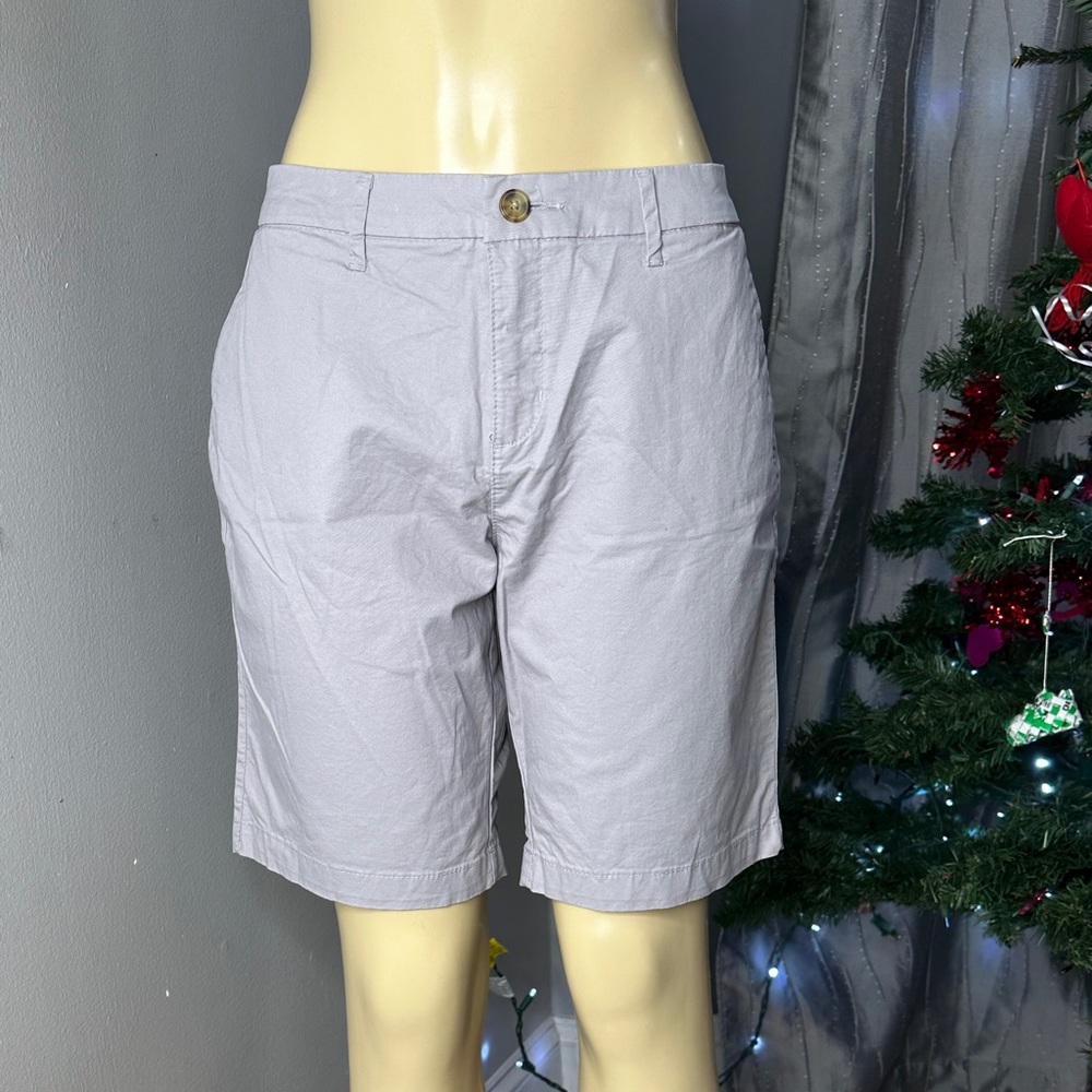 Old Navy Womens Size 12 Light Gray  Shorts Flat Front Pockets Buttons Cotton 97%
